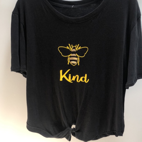 Save the 🐝semi-crop🐝Knot front Top🐝 KIND! Black/Yellow graphic! XL 🆕 in package! - Picture 6 of 6